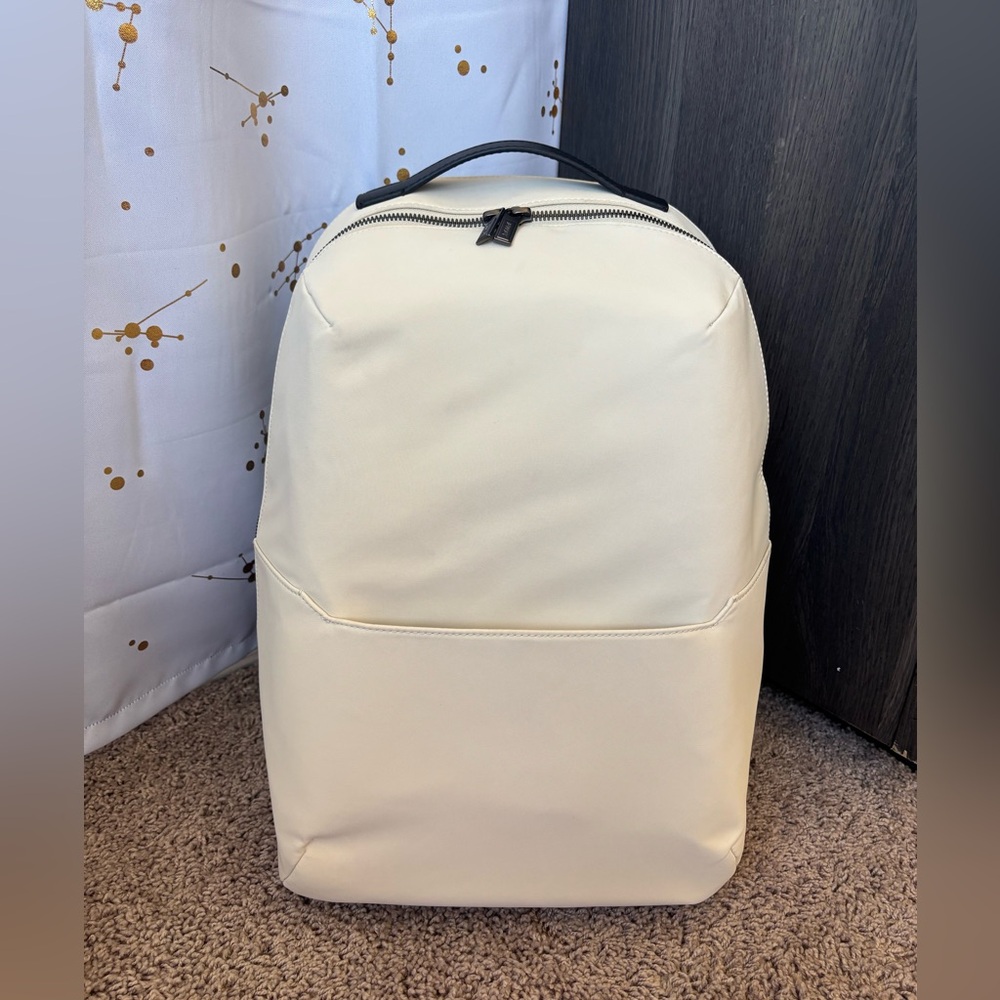 AWAY - The Everywhere Zip Backpack (Salt White)